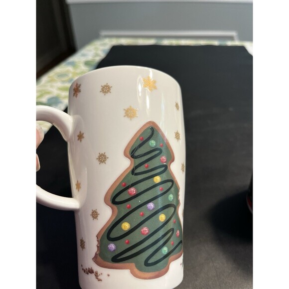 Pair of Lenox Gingerbread & Penguin 14oz Mugs Heat Changing - Picture 8 of 15